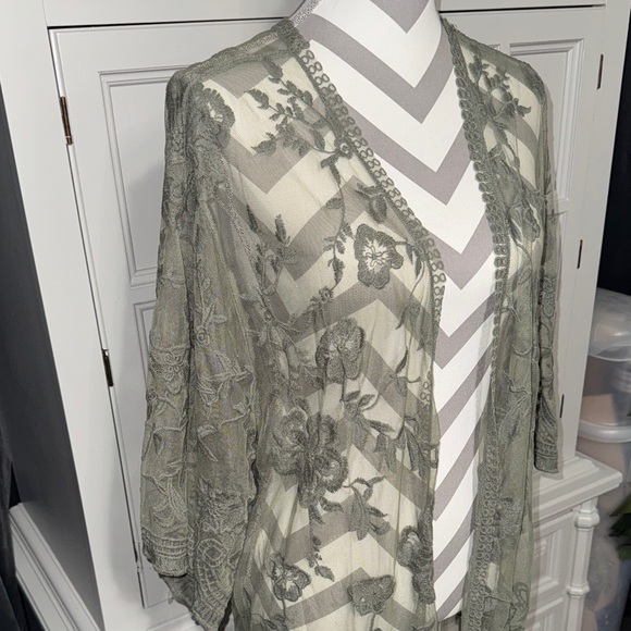 She & Sky Sheer Olive Green Lace Kimono Size S/M - Picture 2 of 8